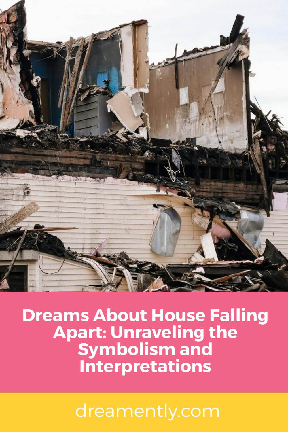 Dreams About House Falling Apart- Unraveling the Symbolism and Interpretations (2)